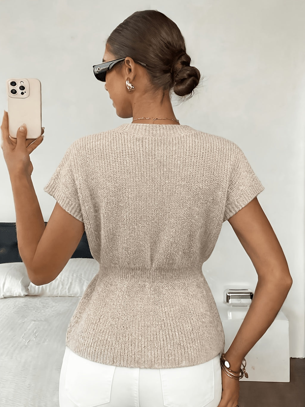 Kaya | Mouwloze gebreide damescardigan – gilet met metalen knoopsluiting aan de voorkant