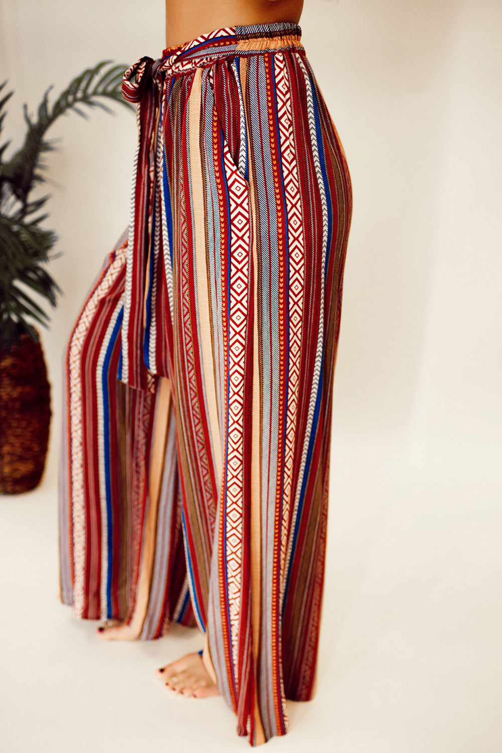 Solvaya | Rode Boho etnische gestreepte wijde broek met strikceintuur – Casual, zomer- en festivalbroek