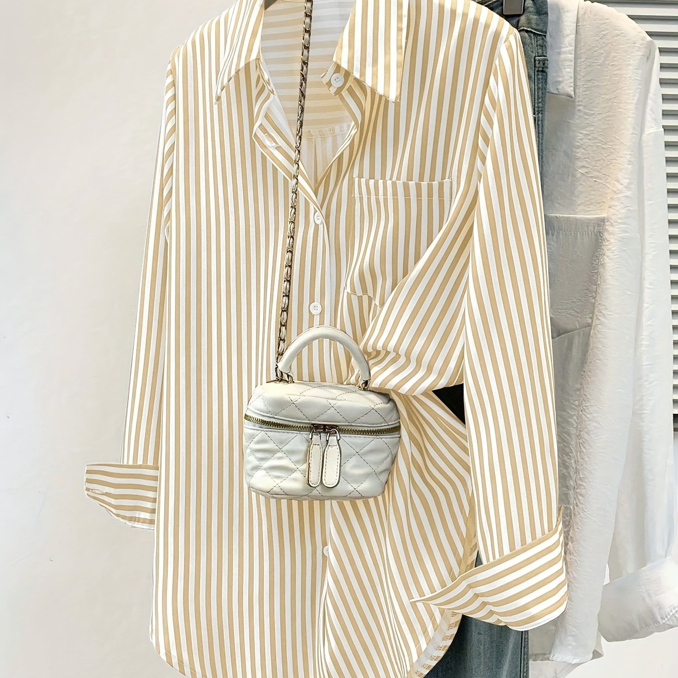 Mirelynn | Gestreepte damesblouse met knopen en lange mouwen