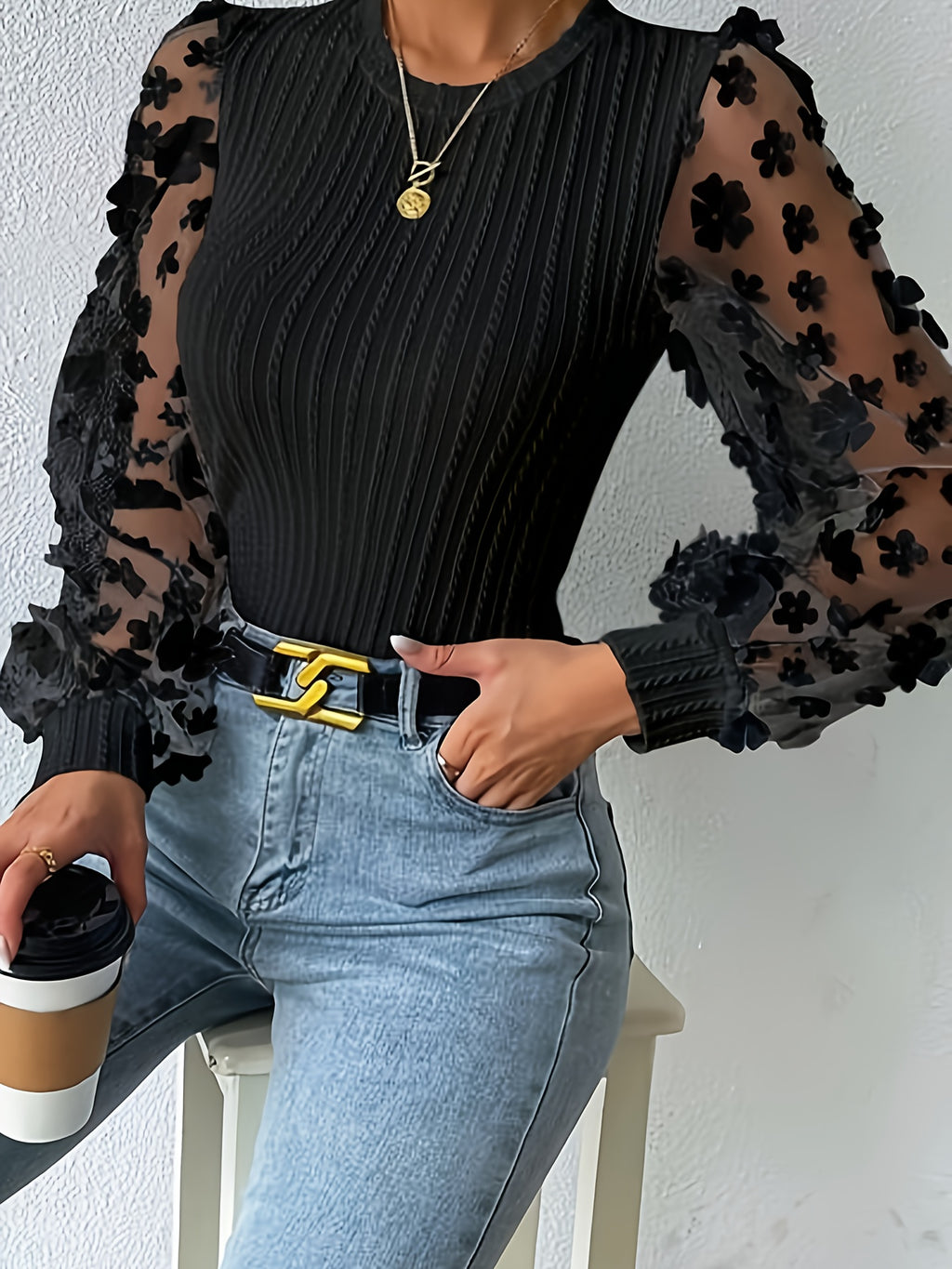 Hyselle | Dames Top met Textuur en Ronde Hals – Elegante Blouse met Mesh-Details