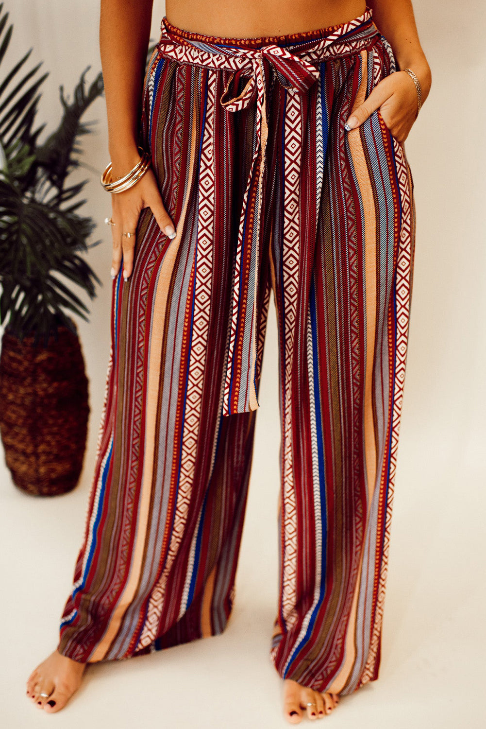 Solvaya | Rode Boho etnische gestreepte wijde broek met strikceintuur – Casual, zomer- en festivalbroek