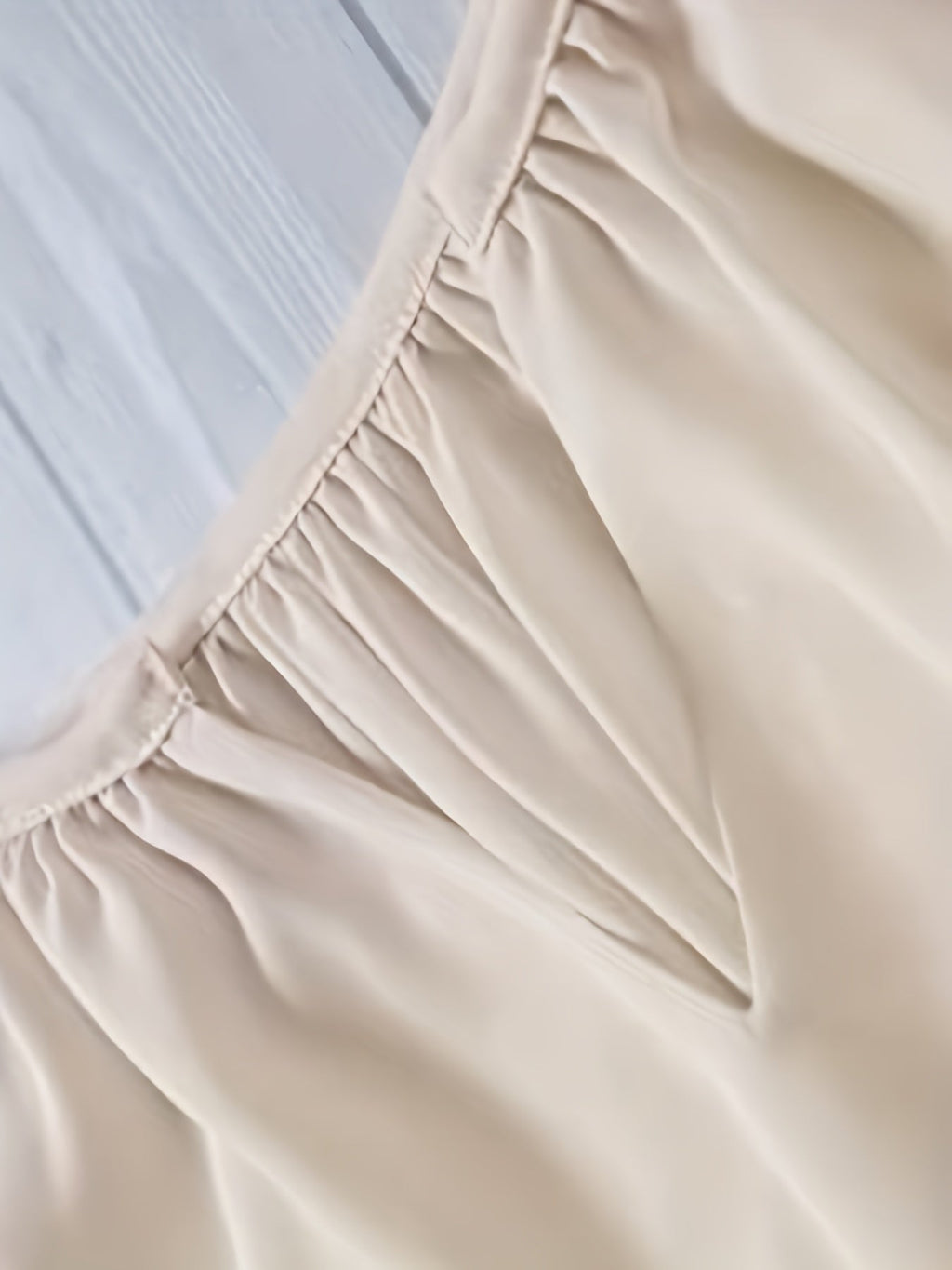 Celyra | Soepel v-halsblouse voor dames - Lantaarnmouwen, stijlvolle top voor elke dag