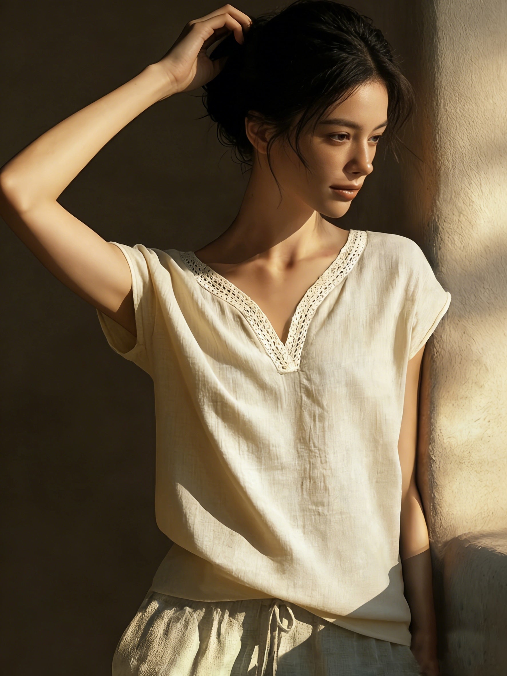 Meva | Casual boho-zomertop voor dames – losvallend overhemd van linnen met kant en V-hals