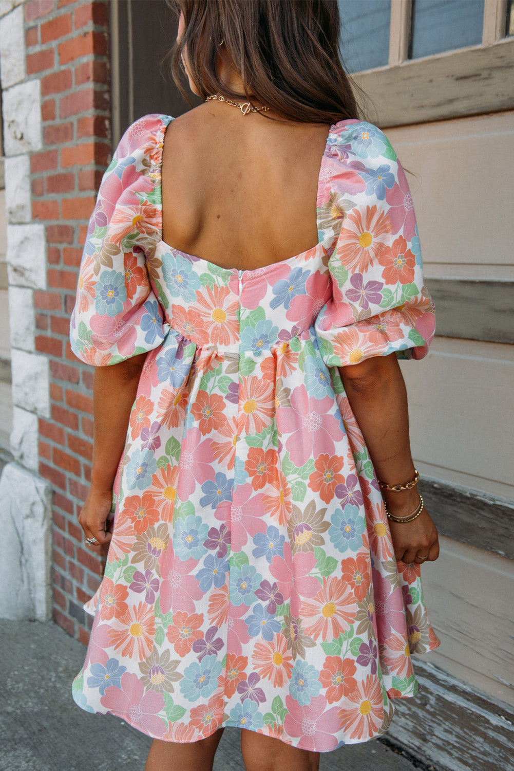 Orla | Roze bloemenprint babydoll-jurk voor de zomer – mini-jurk met vierkante hals en pofmouwen