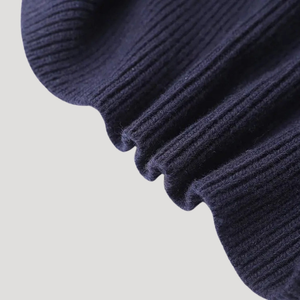Marielle | Damesvest van gebreide stof in marineblauw met denimrand en knoopsluiting aan de voorkant