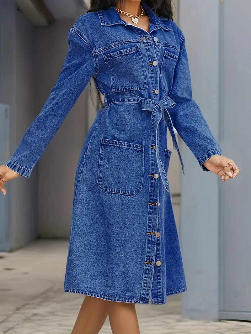 Langlebiger, blauer Denimstoff mit angenähten Taschen
