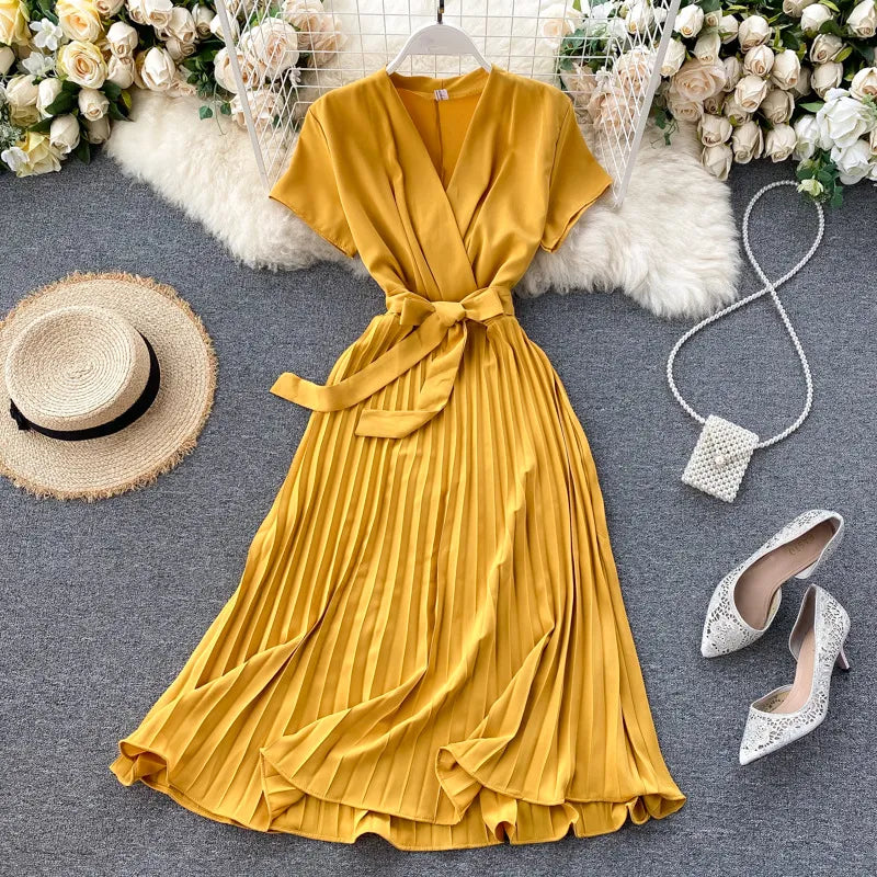 Arisya | Midi-jurk met plooien en V-hals voor dames – Hoge taille, A-lijn, soepel vallend, elegant