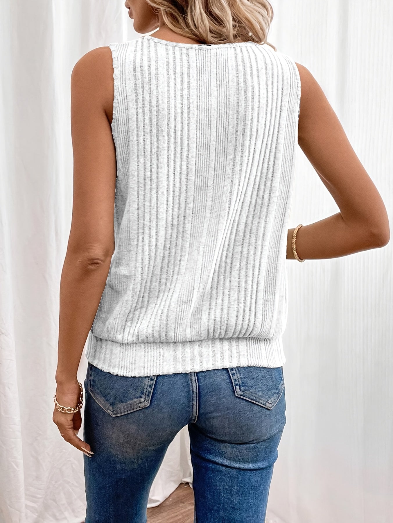 Bronte | Dames zomerse mouwloze tanktop – lichtgewicht basic camisole met keyhole-hals