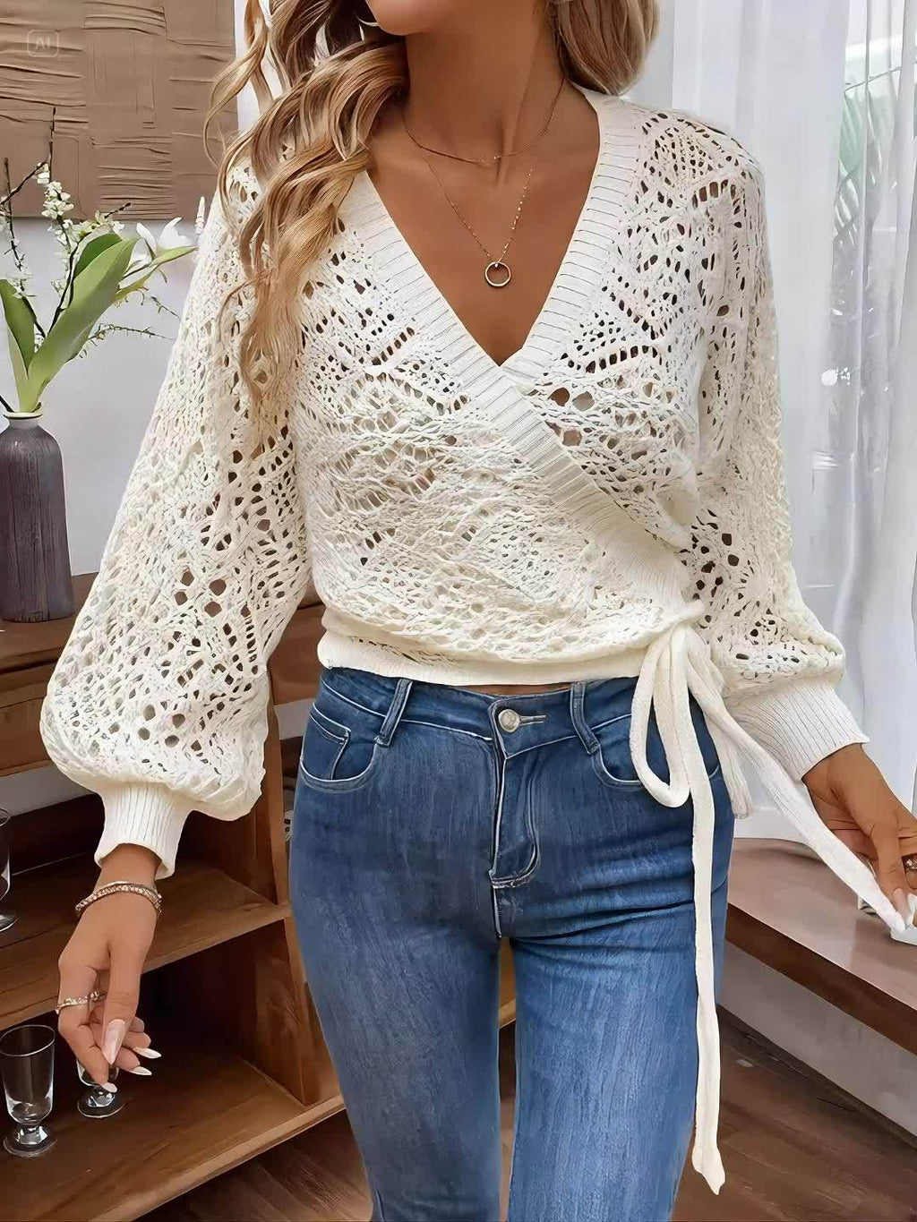 Quessira | Pull élégant à col V et manches lanternes – Haut en maille semi-transparente à ouverture sur le devant et découpes