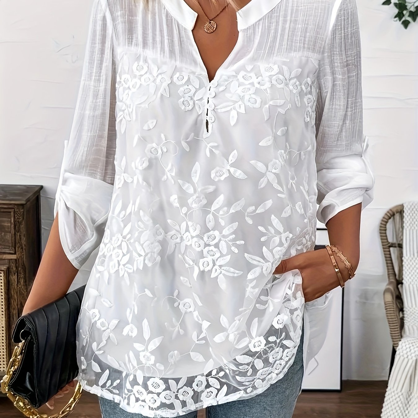 Elverine | Damesbloes met bloemenborduursel – kanten details, luchtige en elegante casual top