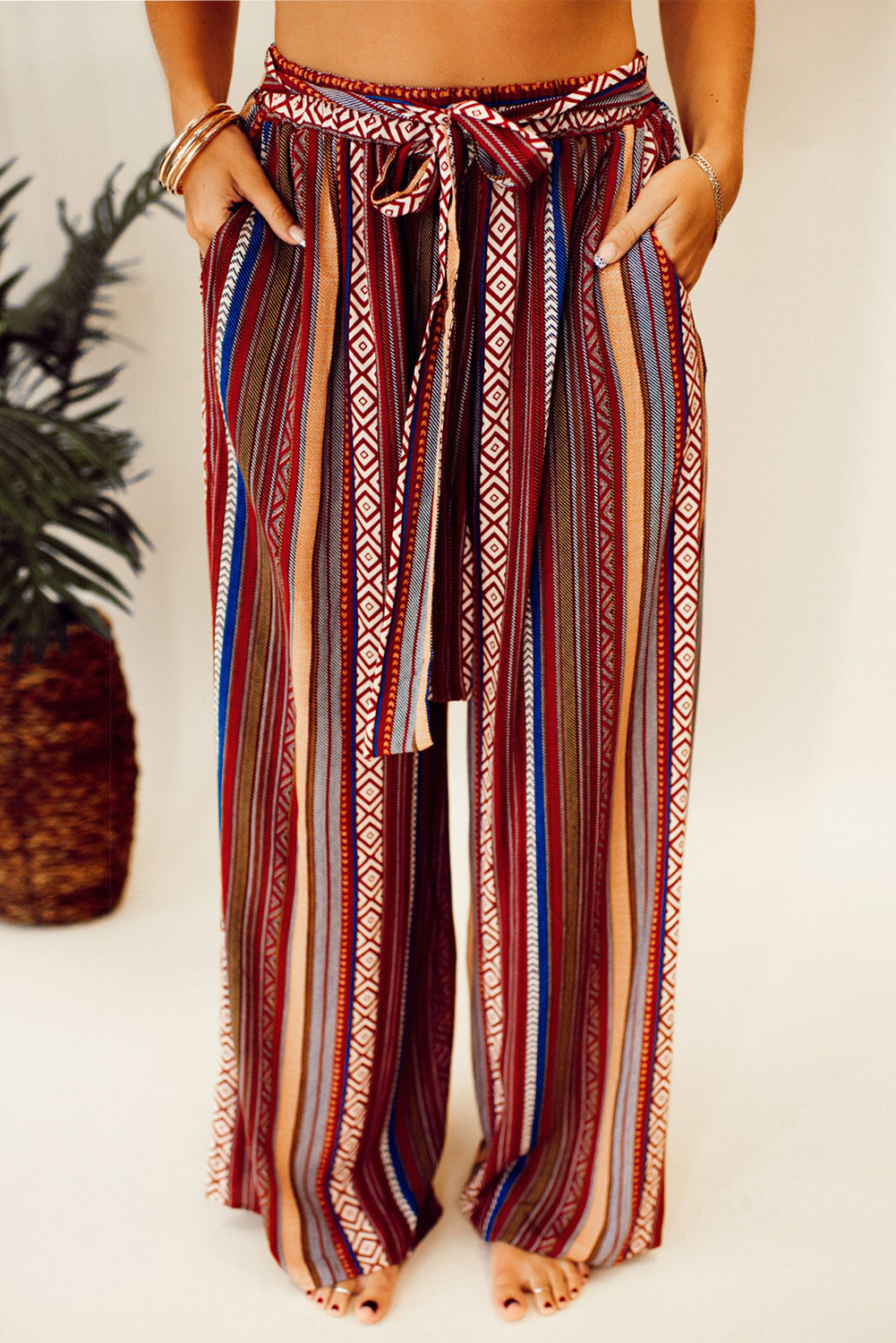 Solvaya | Rode Boho etnische gestreepte wijde broek met strikceintuur – Casual, zomer- en festivalbroek