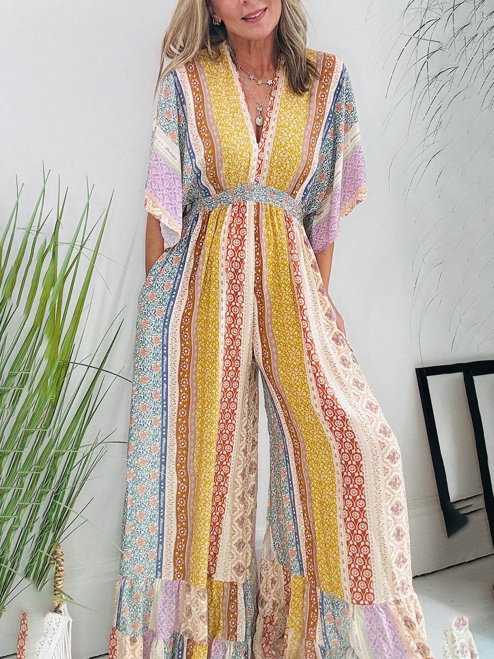 Livia | Retro-Jumpsuit mit weiten Beinen und ausgestellten Ärmeln 