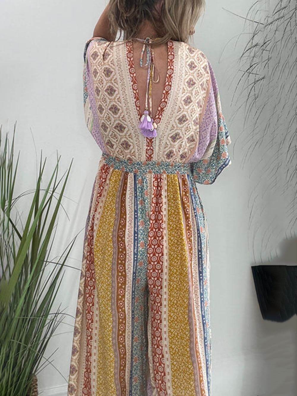 Livia | Retro-Jumpsuit mit weiten Beinen und ausgestellten Ärmeln 