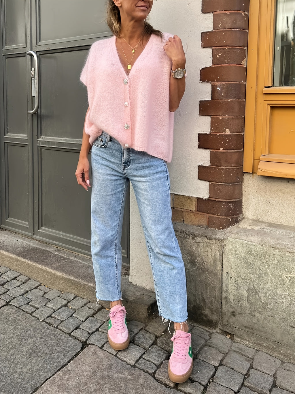 Quivina | Roze wollen blousevest met V-hals – korte mouwen, losse pasvorm, elegante casual top