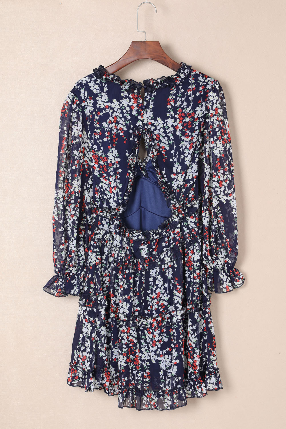 Nevara | Blauwe bloemenjurk voor dames met ruches, open rug, zomerse feest- en casual outfit