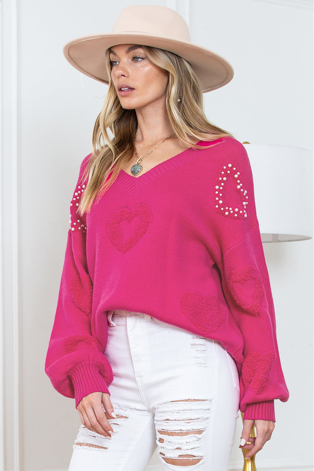 Avarine | Pull femme à cœurs - Col V, perles de nacre et texture douce