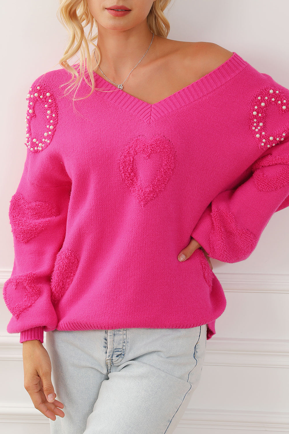 Avarine | Pull femme à cœurs - Col V, perles de nacre et texture douce