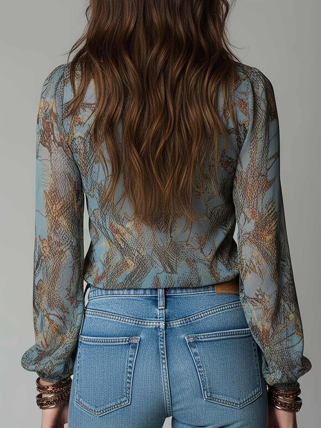 Lyta | Damesblouse van chiffon met bloemen- en slangenprint en ruches bij de V-hals