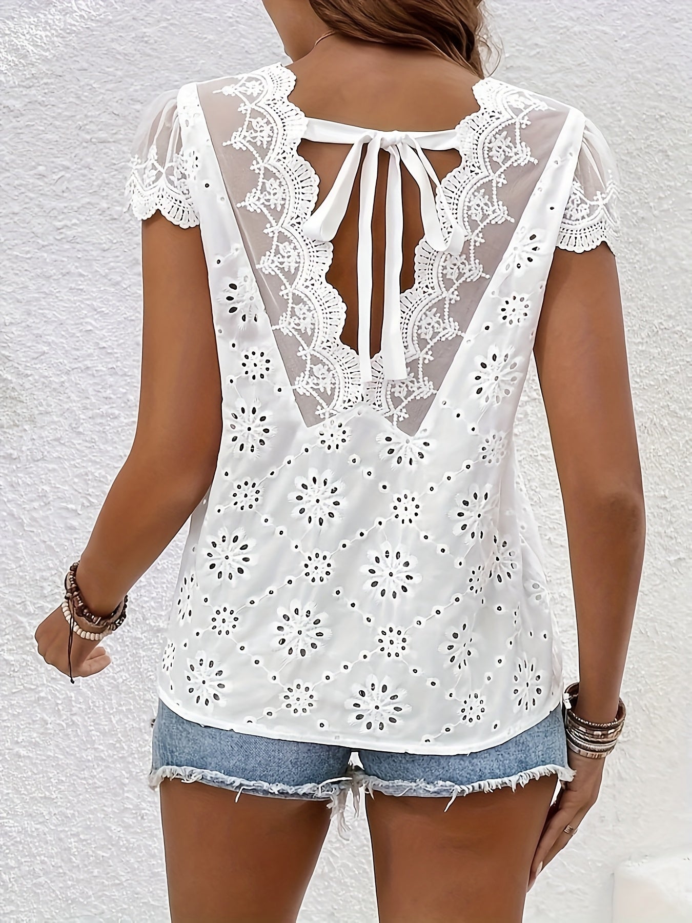 Kirae | Witte kanten mesh-blouse voor dames met korte mouwen, boho-top, slanke pasvorm