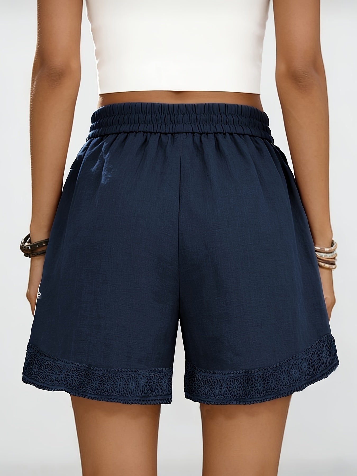 Leva | Dames vintage shorts met kanten afwerking en trekkoord – losse pasvorm, casual zomer lounge shorts