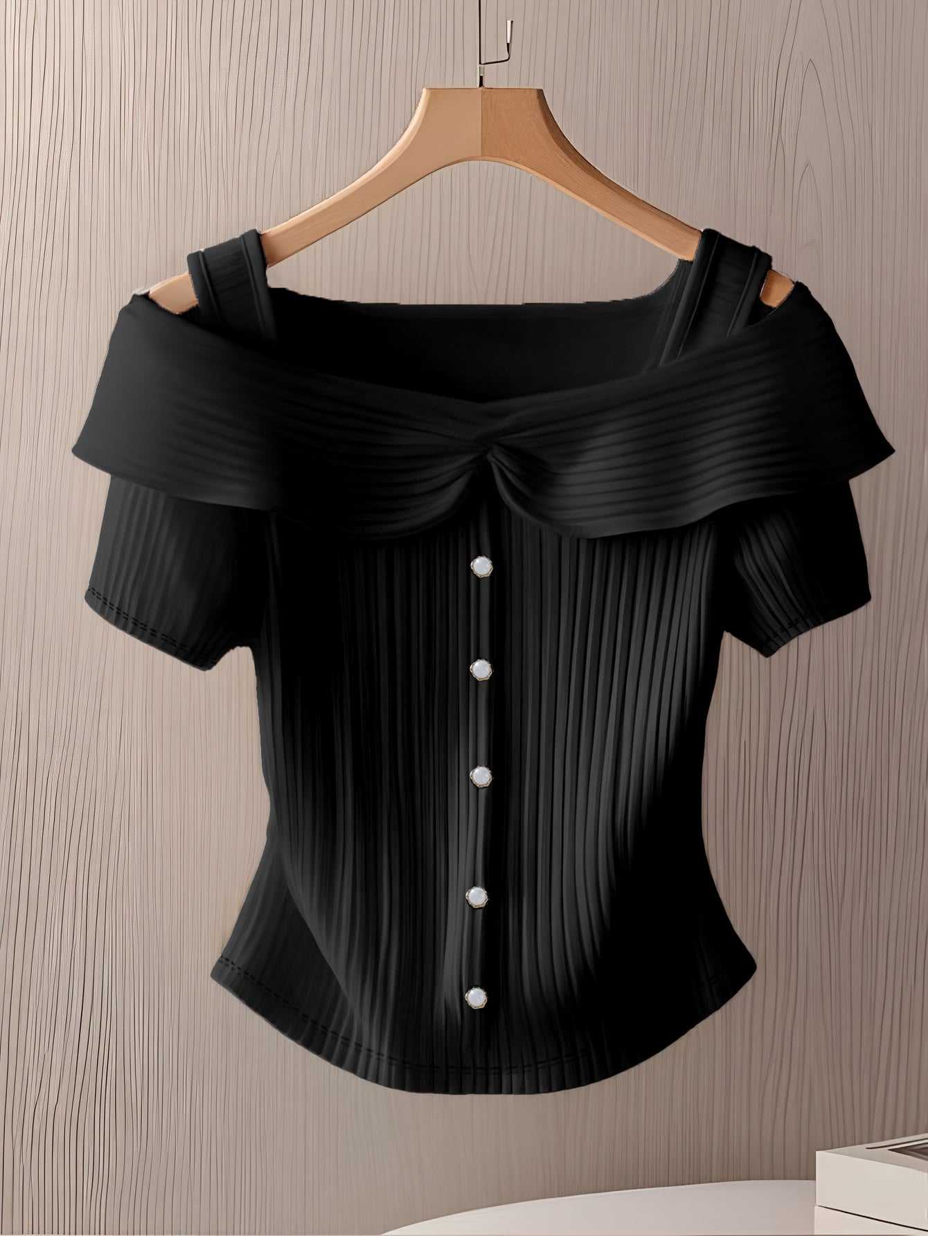 Arlissa | Damesmode: blouse met ruches en knopen, slanke pasvorm, korte mouwen