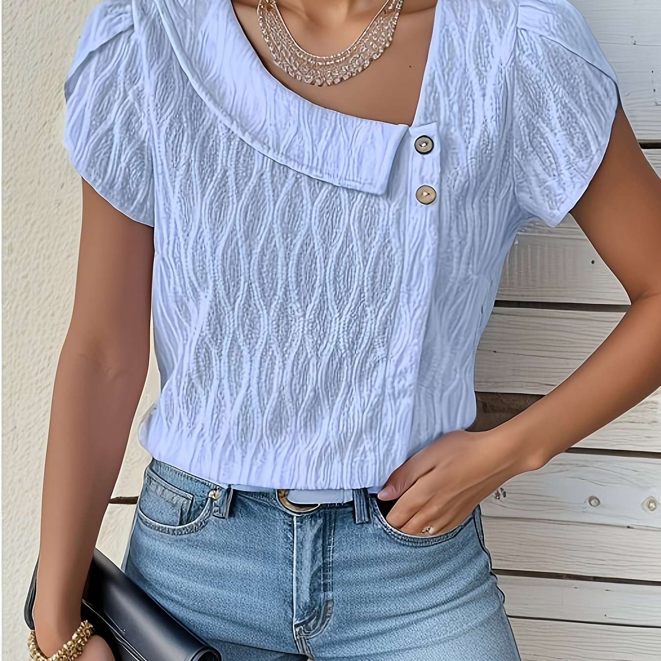 Floriana | Elegante top met schuine kraag – bloembladmouwen, casual chique korte mouw modeblouse