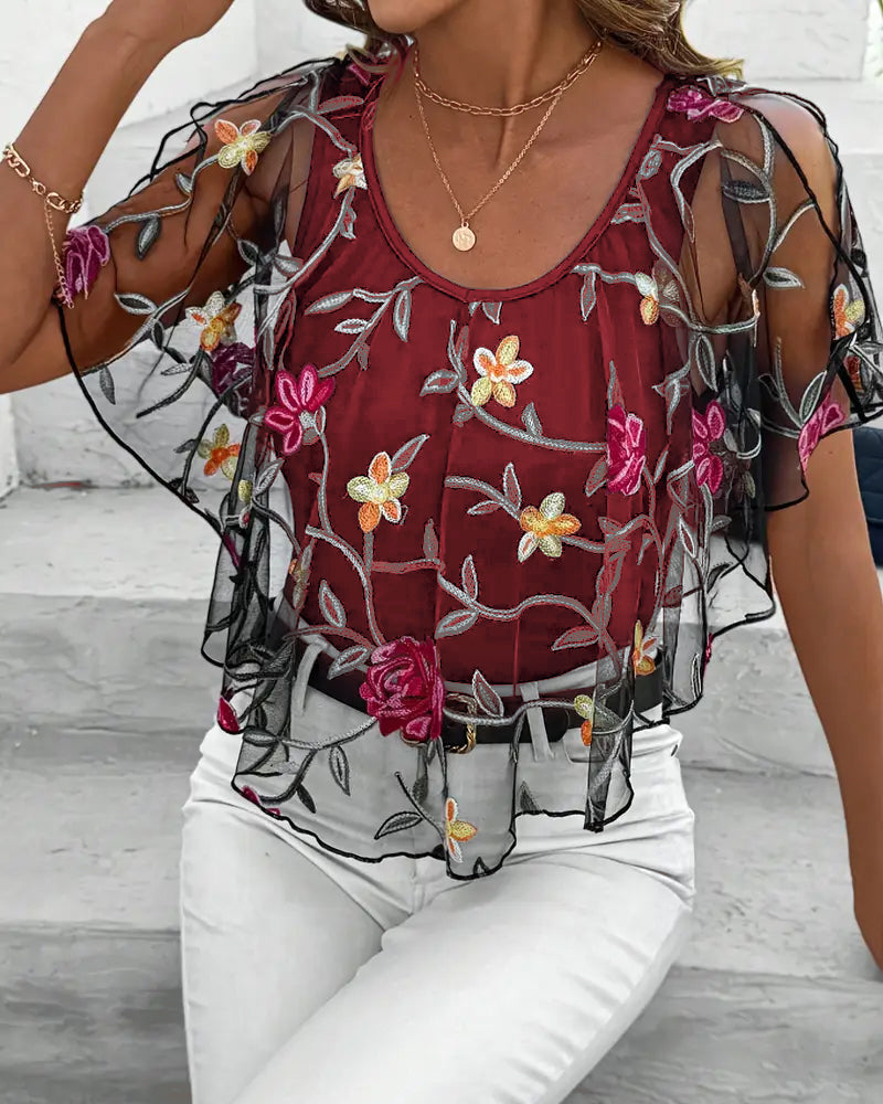 Solyara | Damesblouse met korte mouwen en geborduurde mesh – elegante kanten top