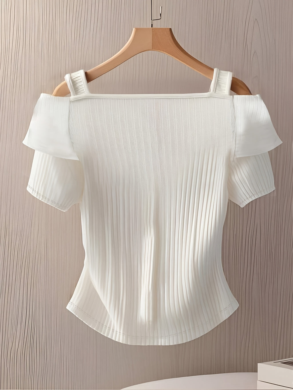 Arlissa | Damesmode: blouse met ruches en knopen, slanke pasvorm, korte mouwen