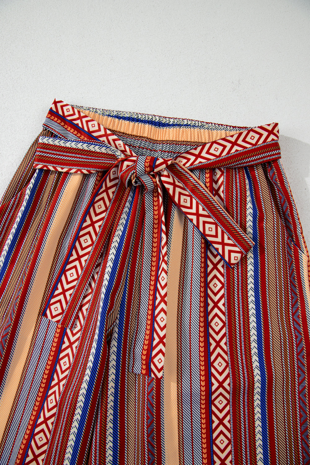 Solvaya | Rode Boho etnische gestreepte wijde broek met strikceintuur – Casual, zomer- en festivalbroek