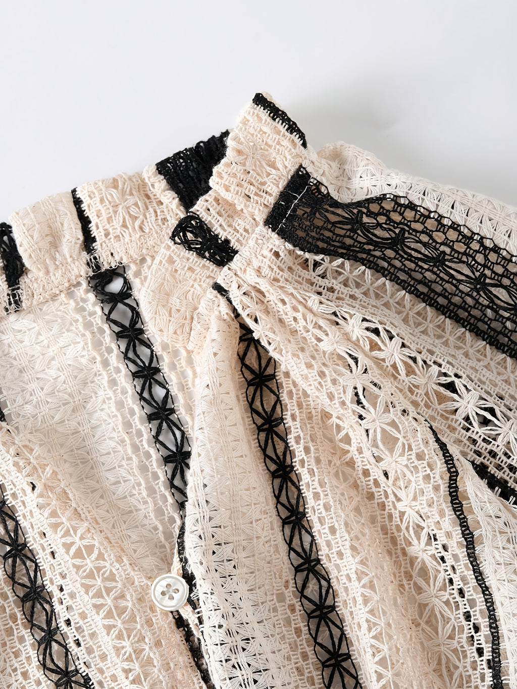 Feylira | Casual damesblouse met V-hals en kant – Lange mouwen, holle brei, knoopsluiting, semi-transparante