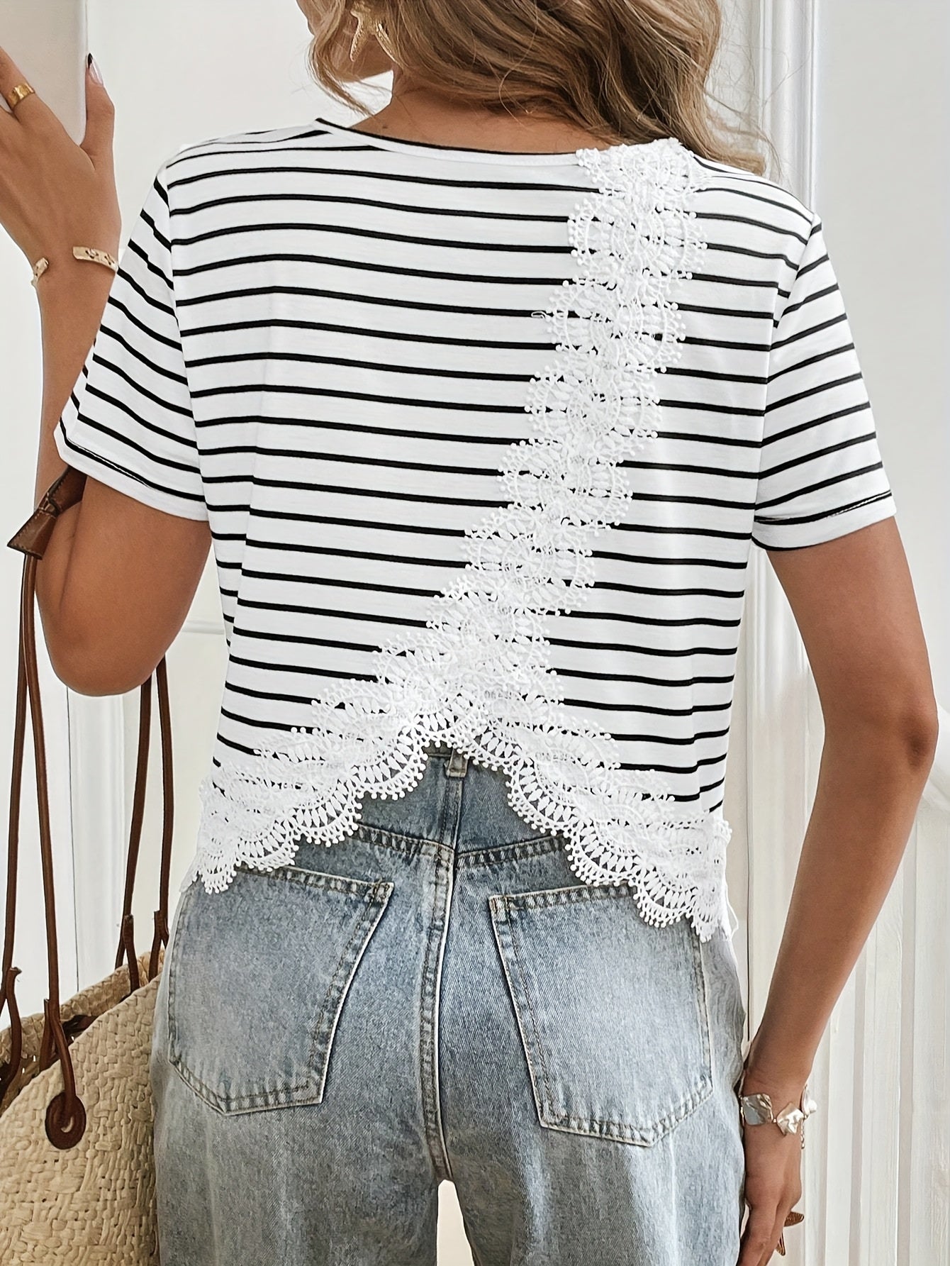 Loria | Dames-T-shirt met gestreepte kanten achterkant, korte mouwen, casual top