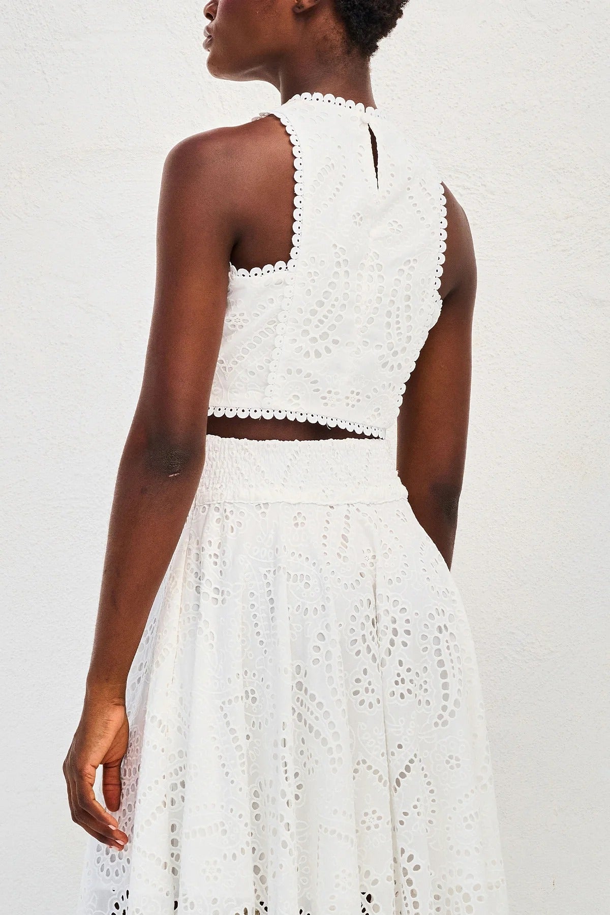Eliayn | Dames kanten crop top – geborduurde mouwloze tanktop
