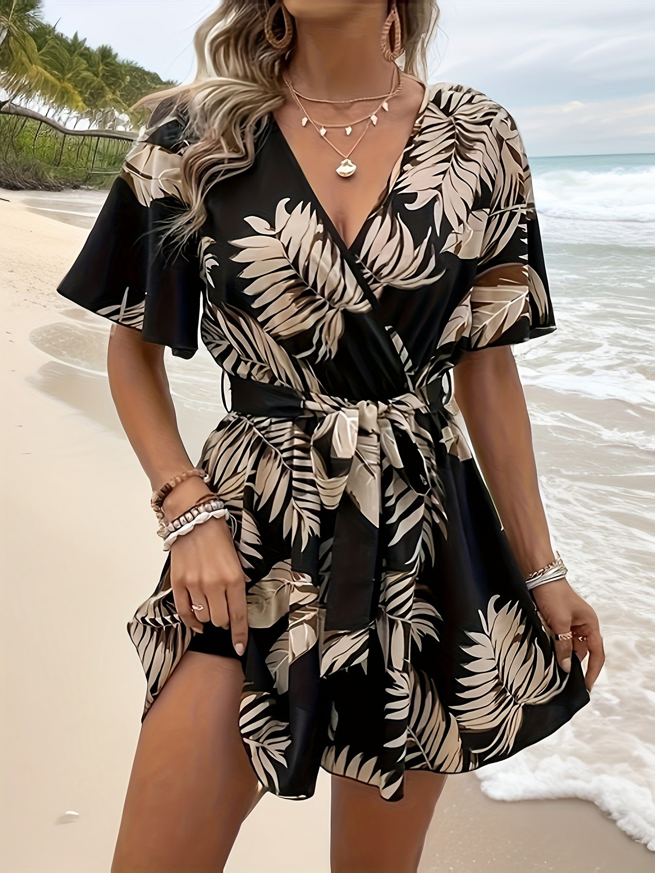 Tiziana | Romper met korte mouwen en riem in tropische print voor dames