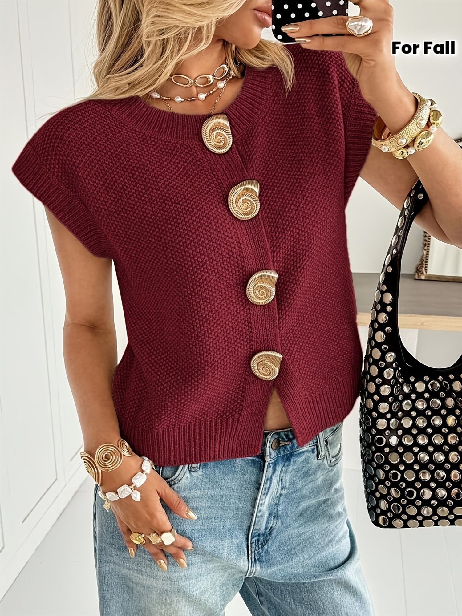 Kallista | Wijnrode vestblouse met schelpknopen – elegante casual mouwloze top, chique blouse