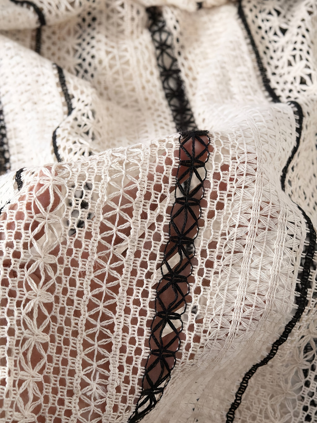 Feylira | Casual damesblouse met V-hals en kant – Lange mouwen, holle brei, knoopsluiting, semi-transparante