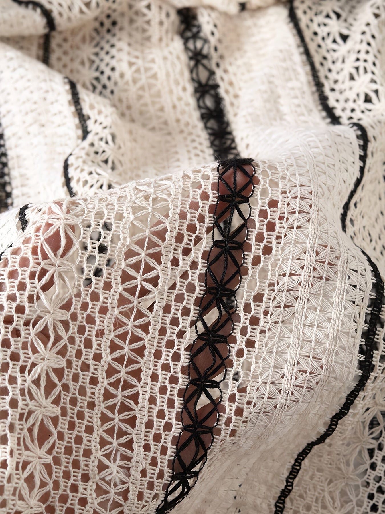 Feylira | Casual damesblouse met V-hals en kant – Lange mouwen, holle brei, knoopsluiting, semi-transparante