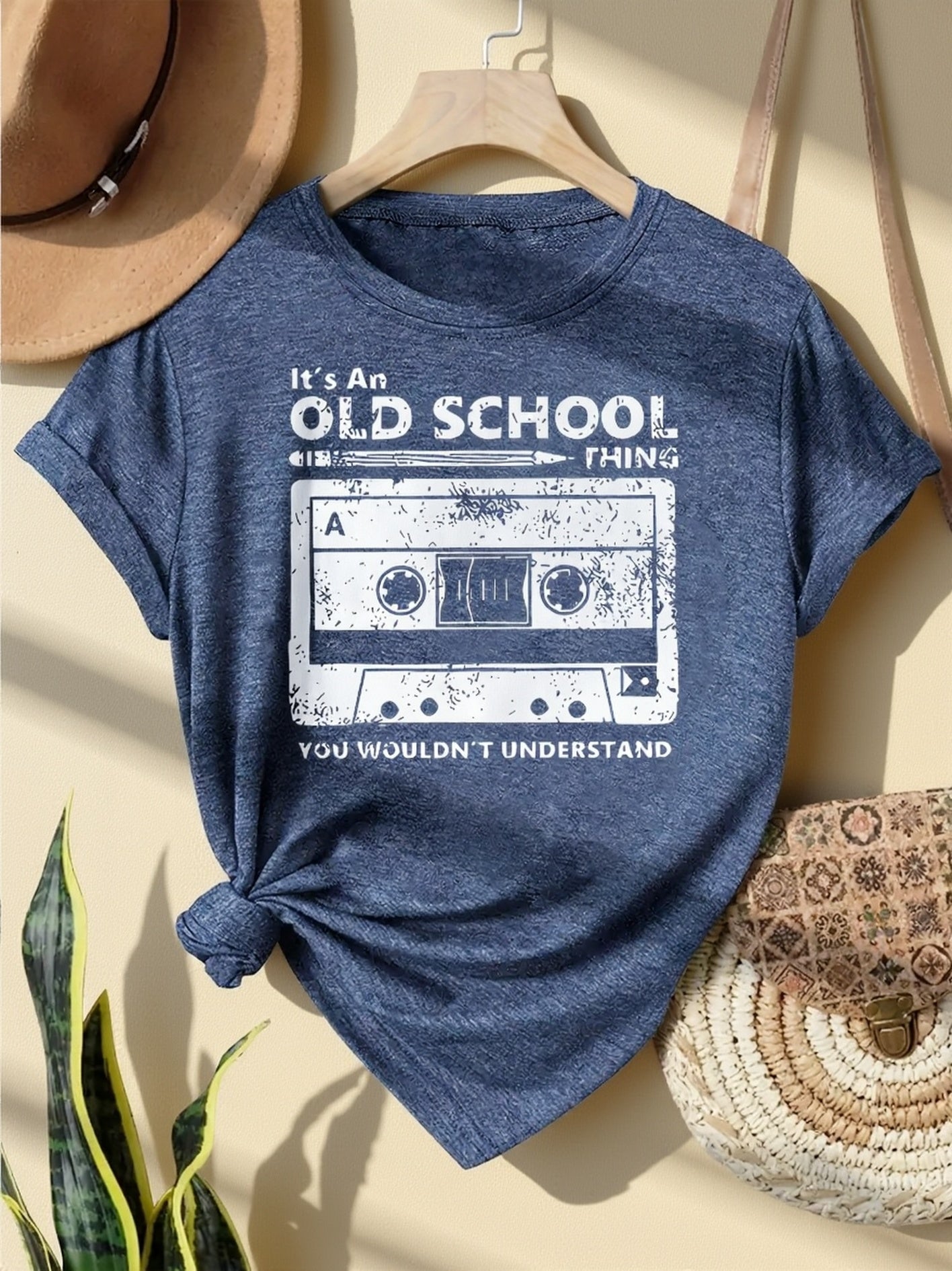 Syralia | Retro muziek T-shirt met cassetteprint, losse pasvorm, korte mouwen