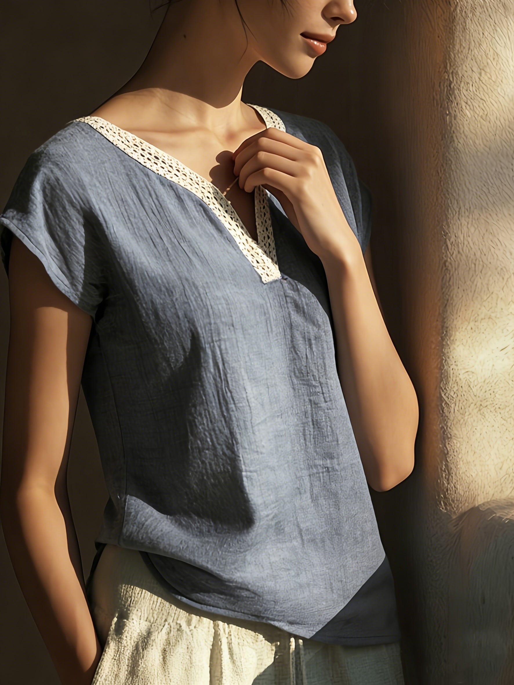 Meva | Casual boho-zomertop voor dames – losvallend overhemd van linnen met kant en V-hals