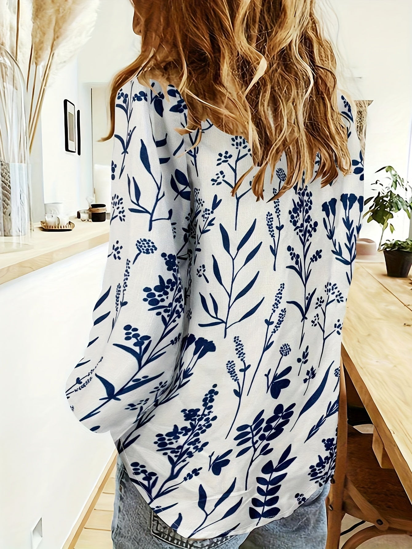 Velmira | Vrouwenhemd met bloemenprint en knoopsluiting - Lange mouwen, casual, reverskraag