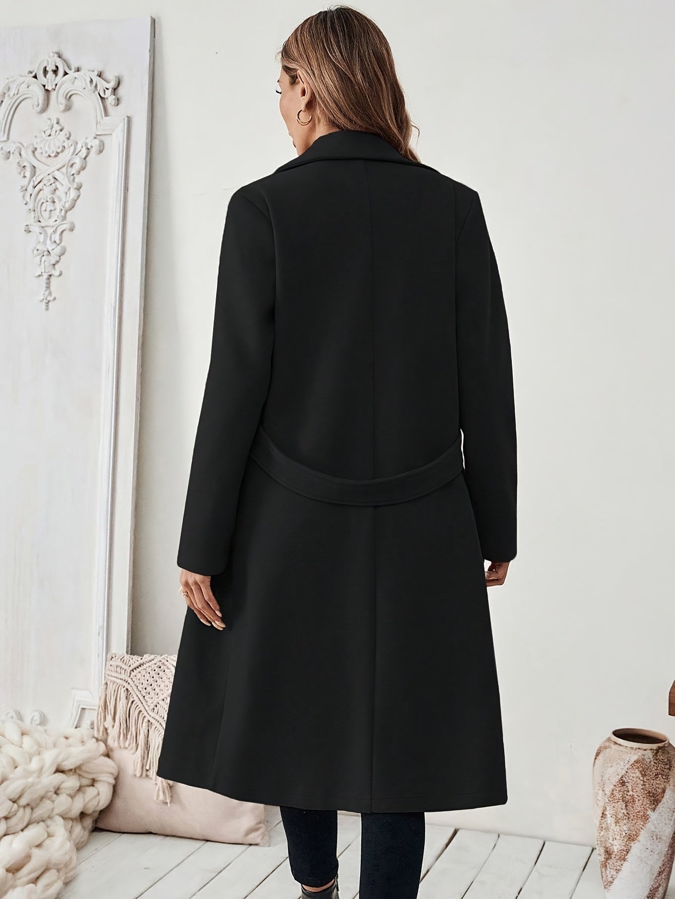 Veyrissa | Élégant manteau long pour femme – ceinture ajustable, ourlet asymétrique, col à revers
