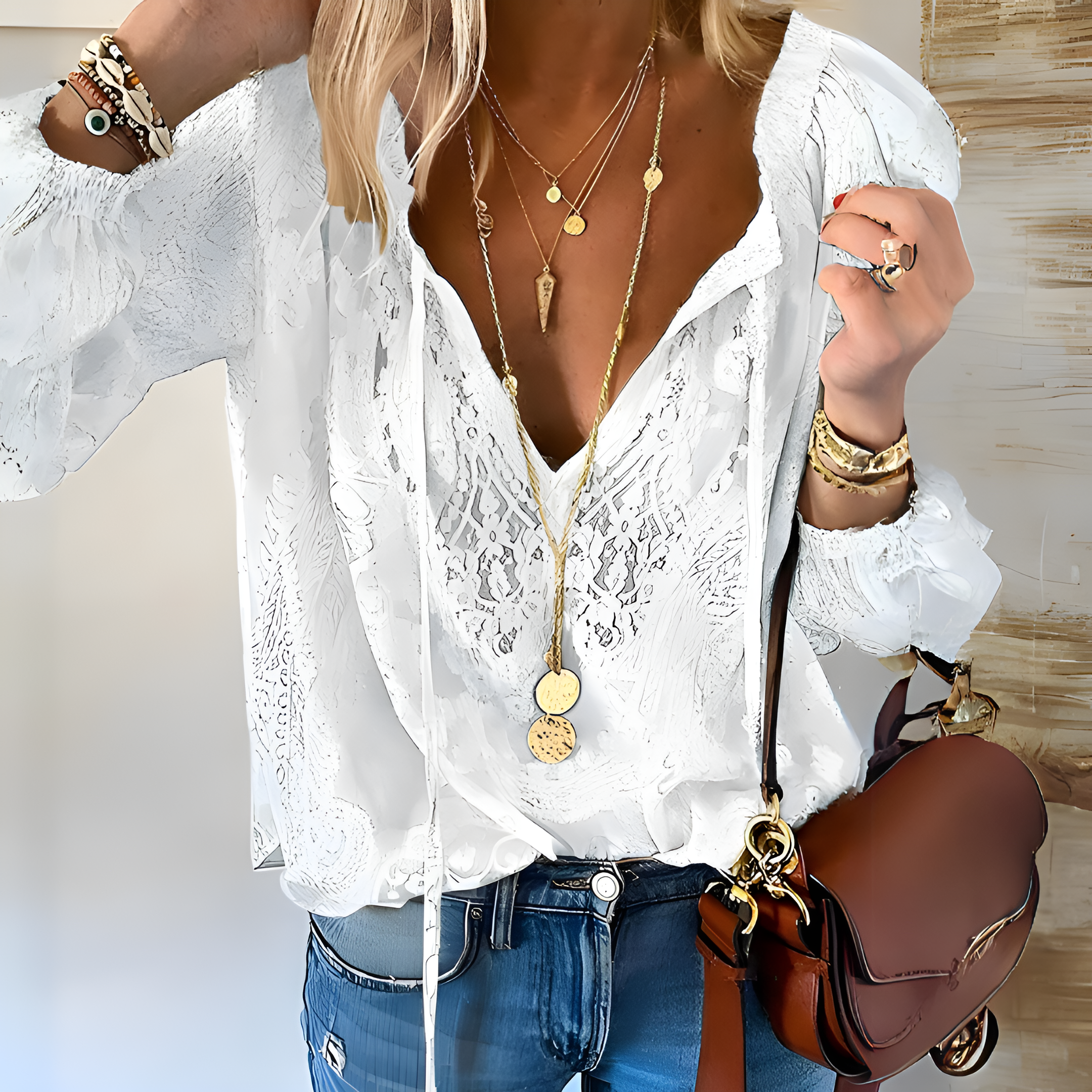 Veyloria | Vrouwenblouse van vloeiend kant – Lichtgewicht top met V-hals en strikdetail