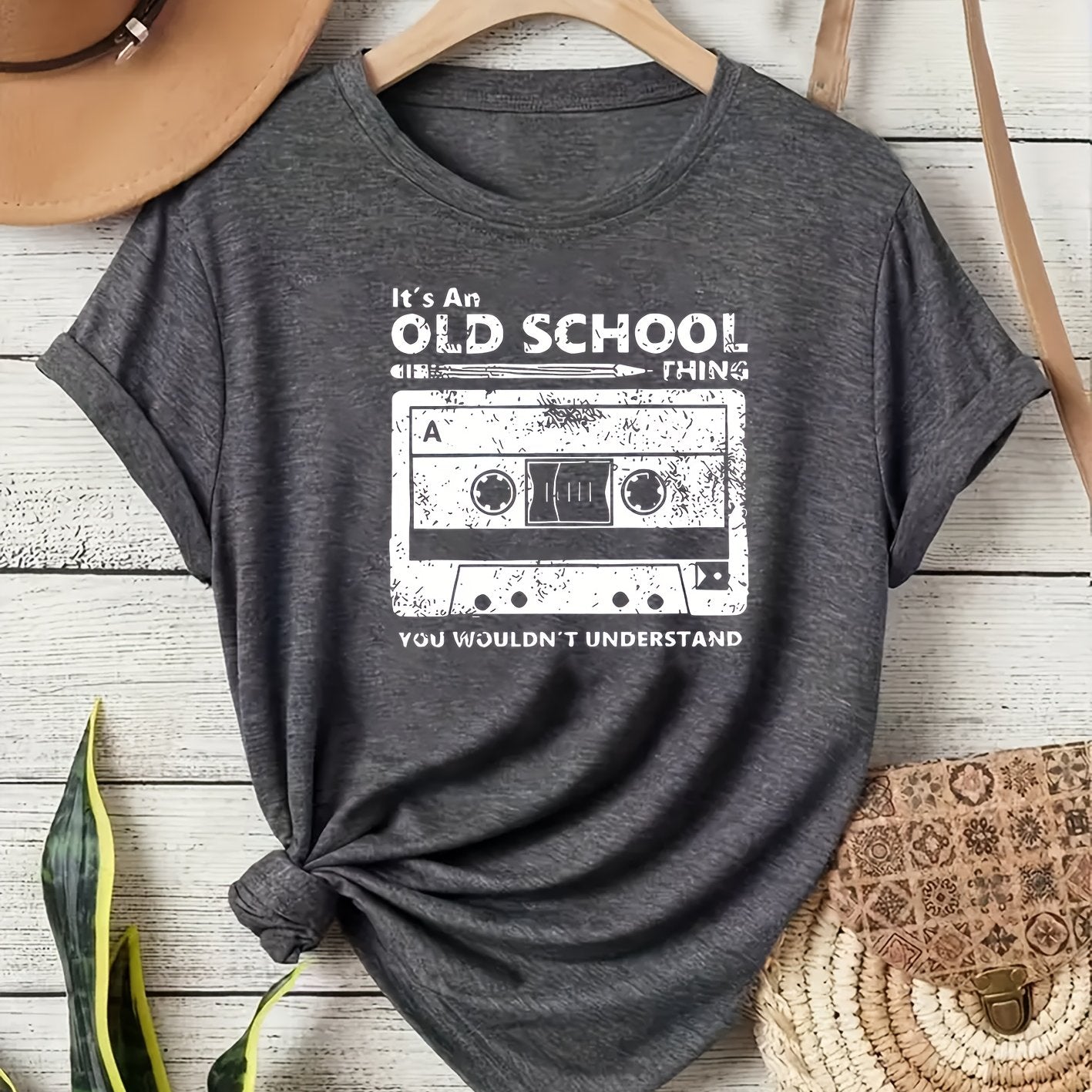 Syralia | Retro muziek T-shirt met cassetteprint, losse pasvorm, korte mouwen