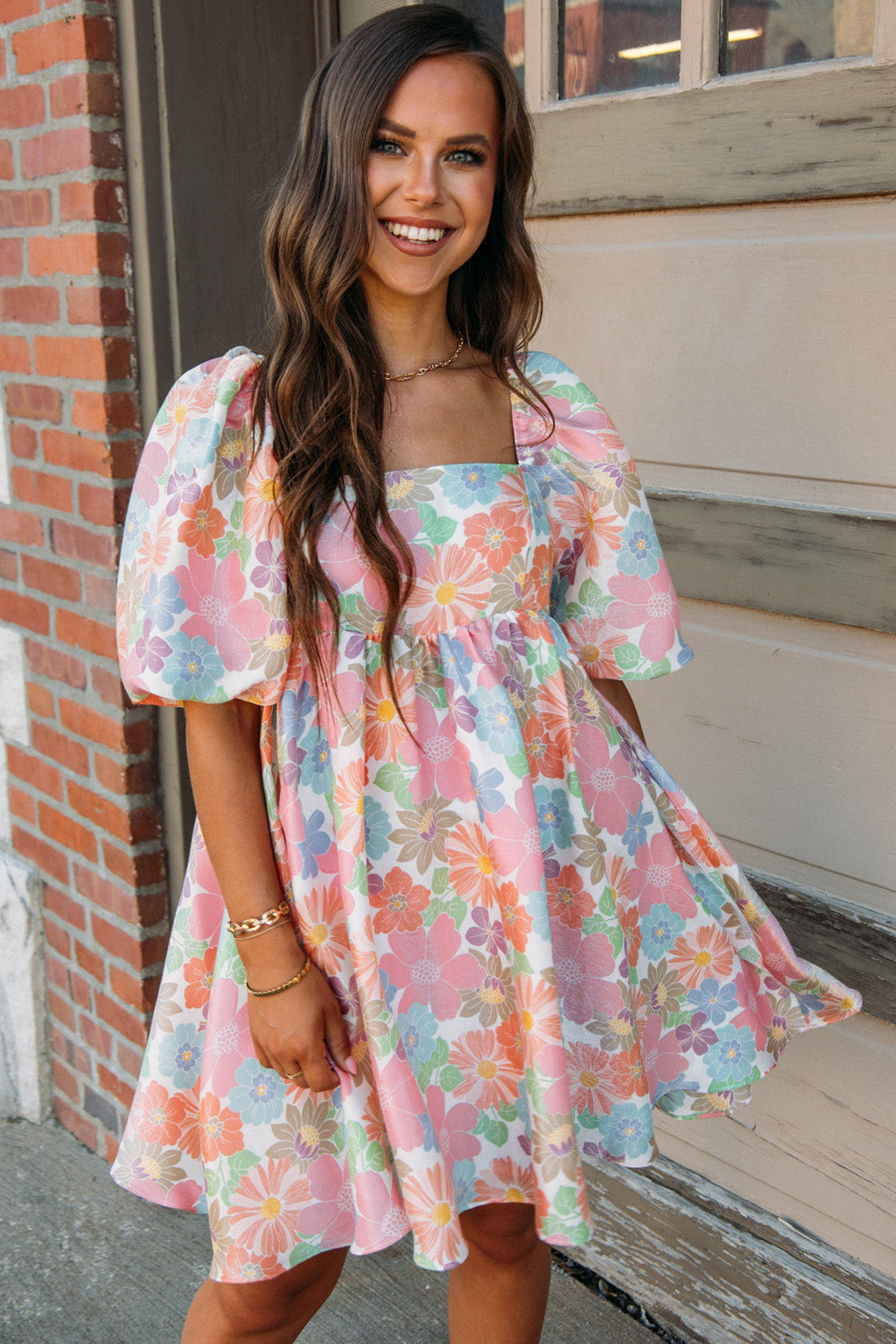 Orla | Roze bloemenprint babydoll-jurk voor de zomer – mini-jurk met vierkante hals en pofmouwen