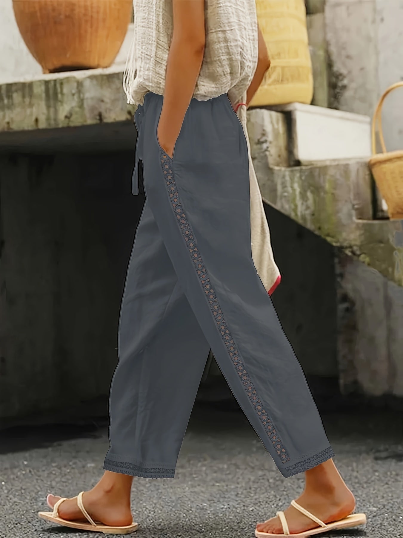 Zalyra | Effen enkellange damesbroek – casual slim fit broek met patchwork en kanten inzetstukken aan de zijkant