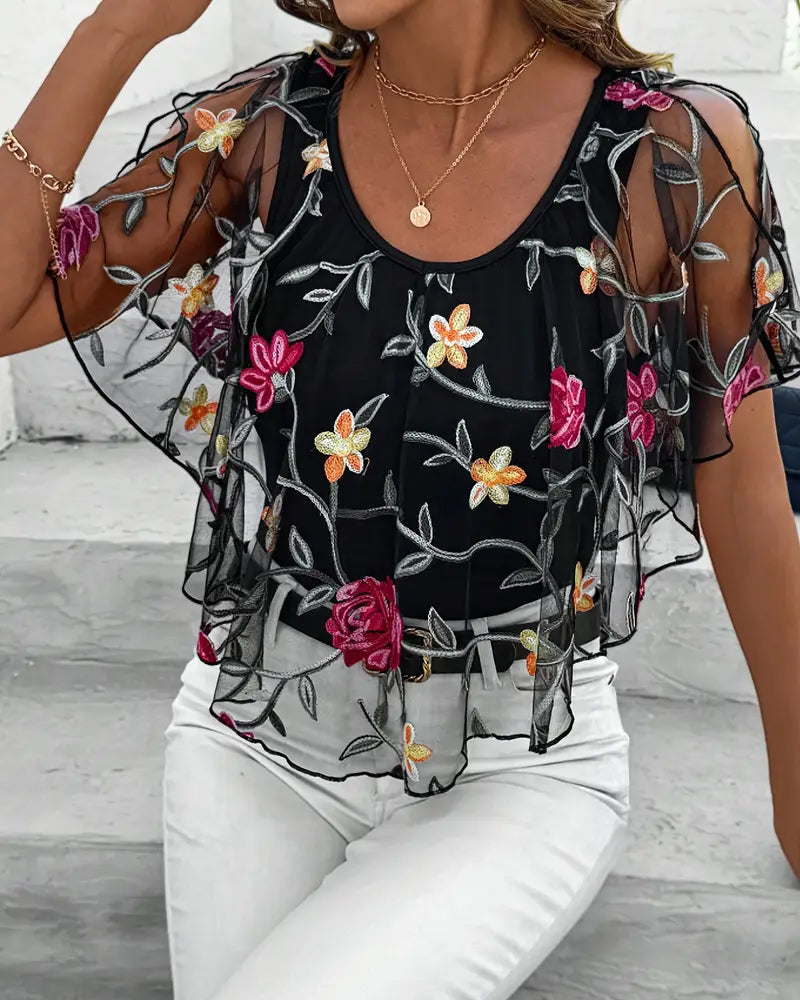 Solyara | Damesblouse met korte mouwen en geborduurde mesh – elegante kanten top