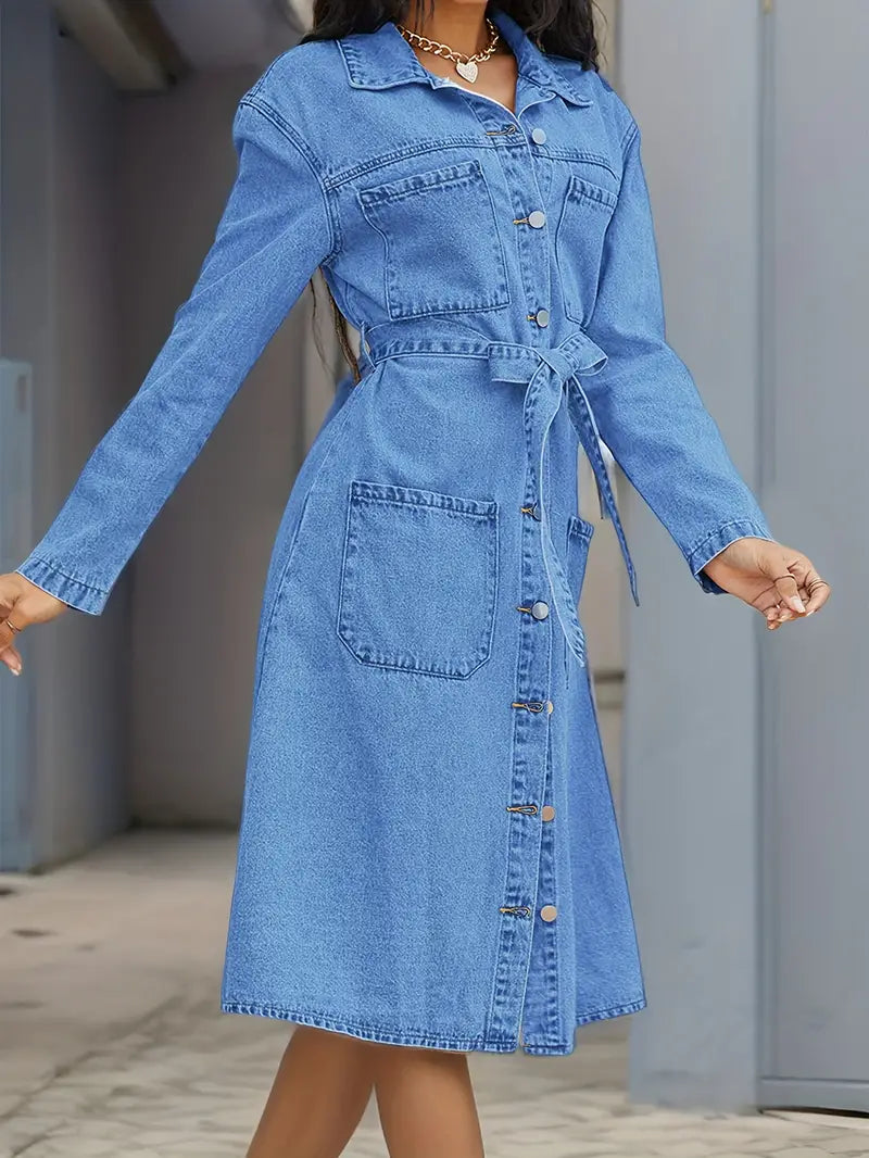 Langlebiger, blauer Denimstoff mit angenähten Taschen