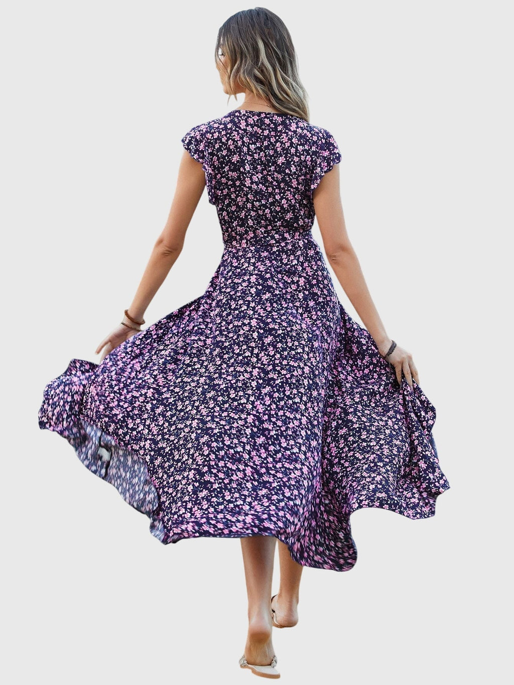 Alisande | Mouwloze bloemenjurk met V-hals en strikceintuur, casual damesjurk