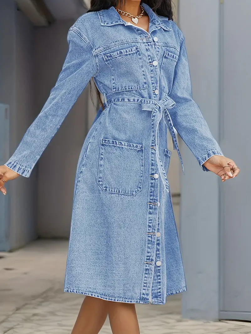 Langlebiger, blauer Denimstoff mit angenähten Taschen
