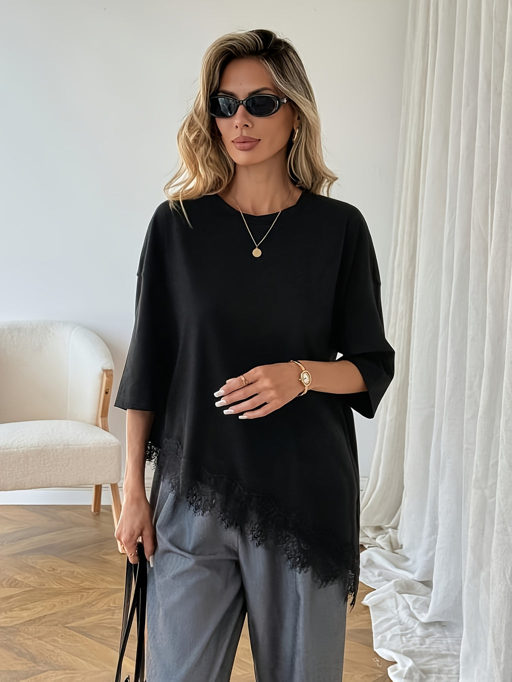 Calenne | Casual T-shirt voor dames met asymmetrische zoom en kanten patchwork
