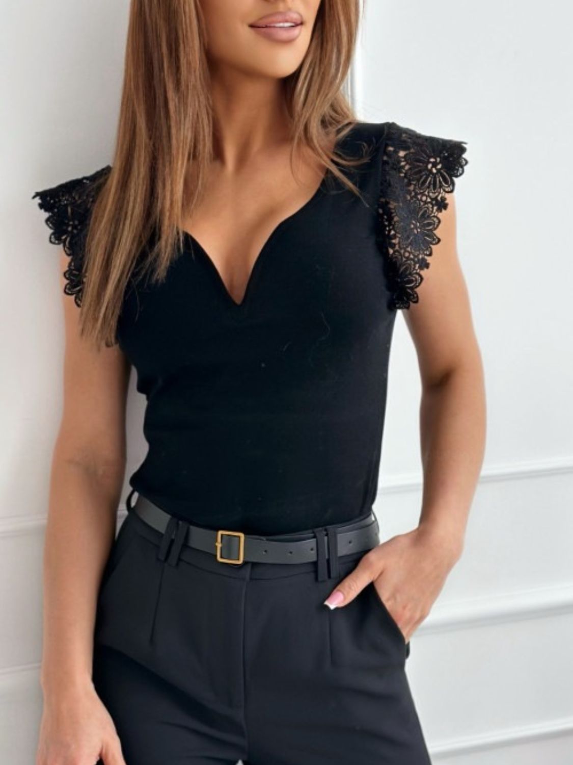 Aviora | Dames-T-shirt met bloemenprint en kant – Elegante, casual top met hartvormige halslijn en korte mouwen